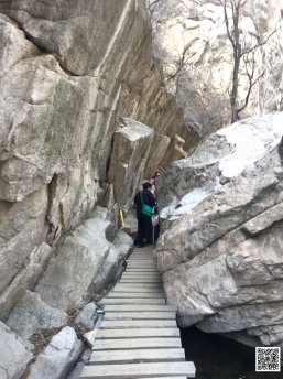 告别枯燥单调的传统团建，野三坡团建一键解锁清凉治愈、刺激好玩的户外全新玩法。